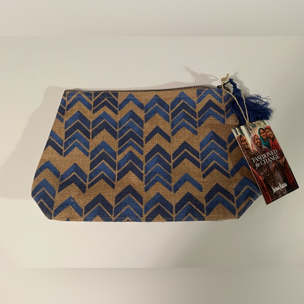 Neiman Marcus pouch - Picture 2 of 3
